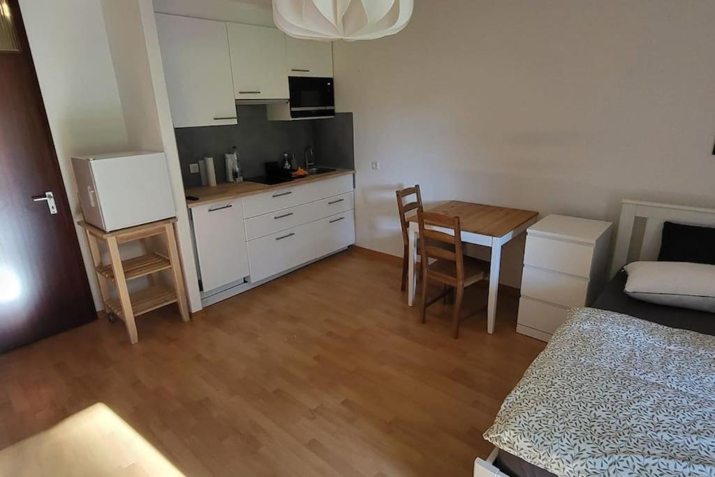 Gemuetliche Am Stadtrand Von Bonn In Apartment